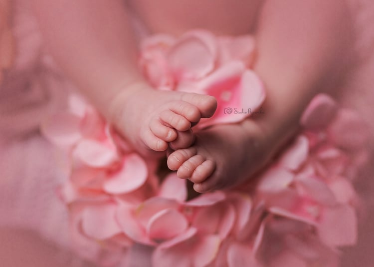 stópki dziecka - fotografia noworodkowa